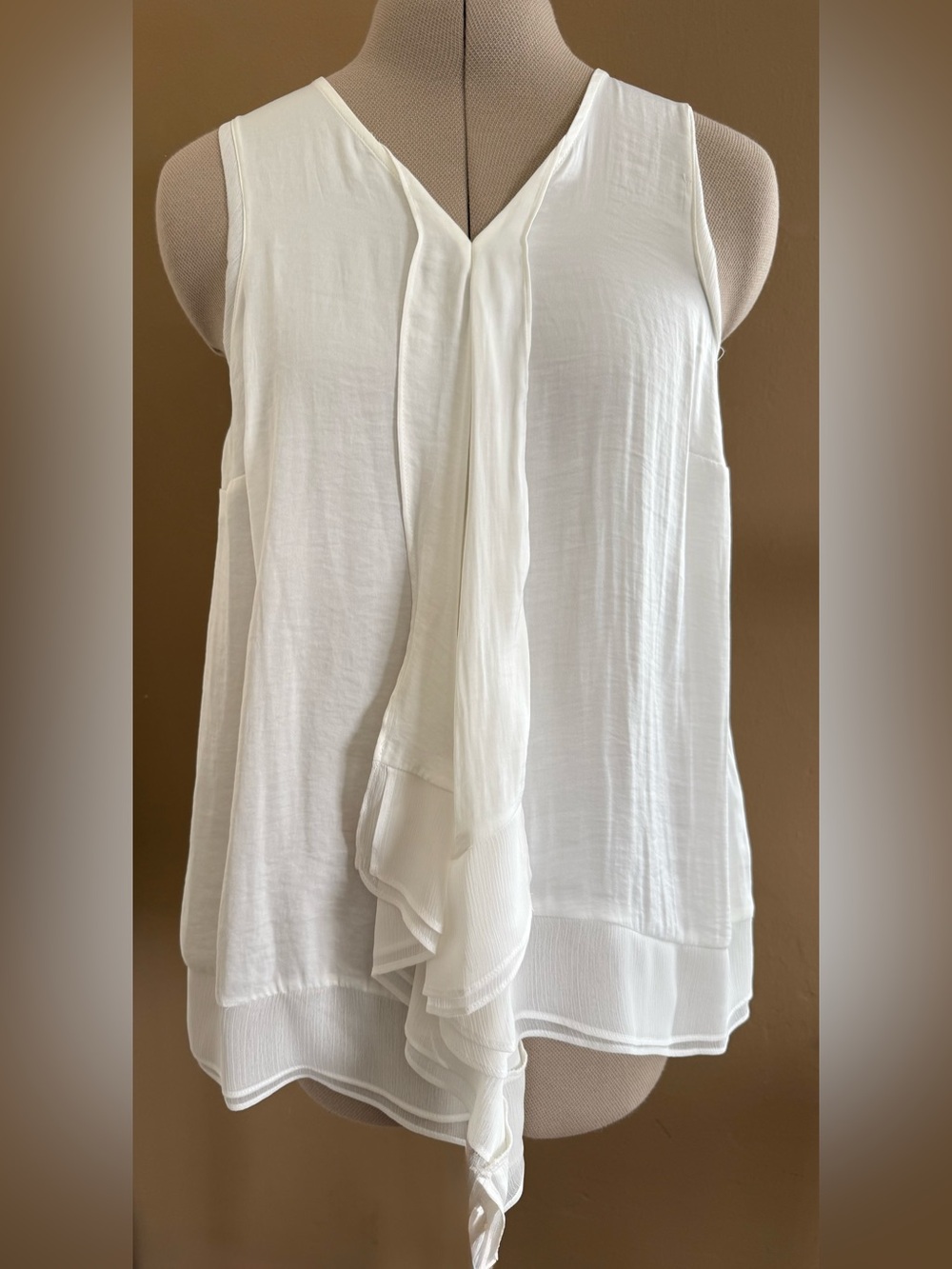 Vera Wang White Layered Assymeyrical Hem Slightly Diaphanous Sleeveless Blouse